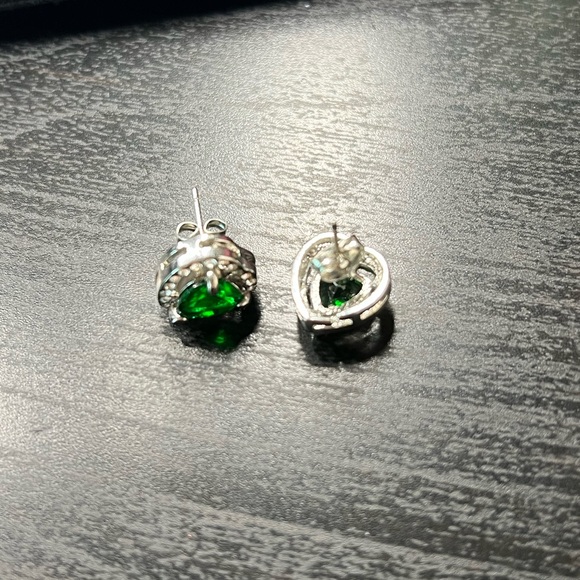 SILVER PLATED STUDS WITH GREEN GEM - Picture 2 of 2